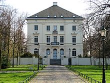 220px-Schloss_Mickeln,_Düsseldorf (1)