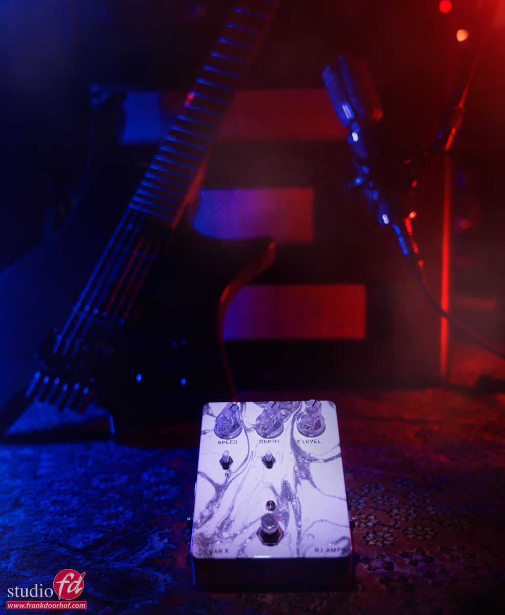 A kind of different product photography, guitar pedals 