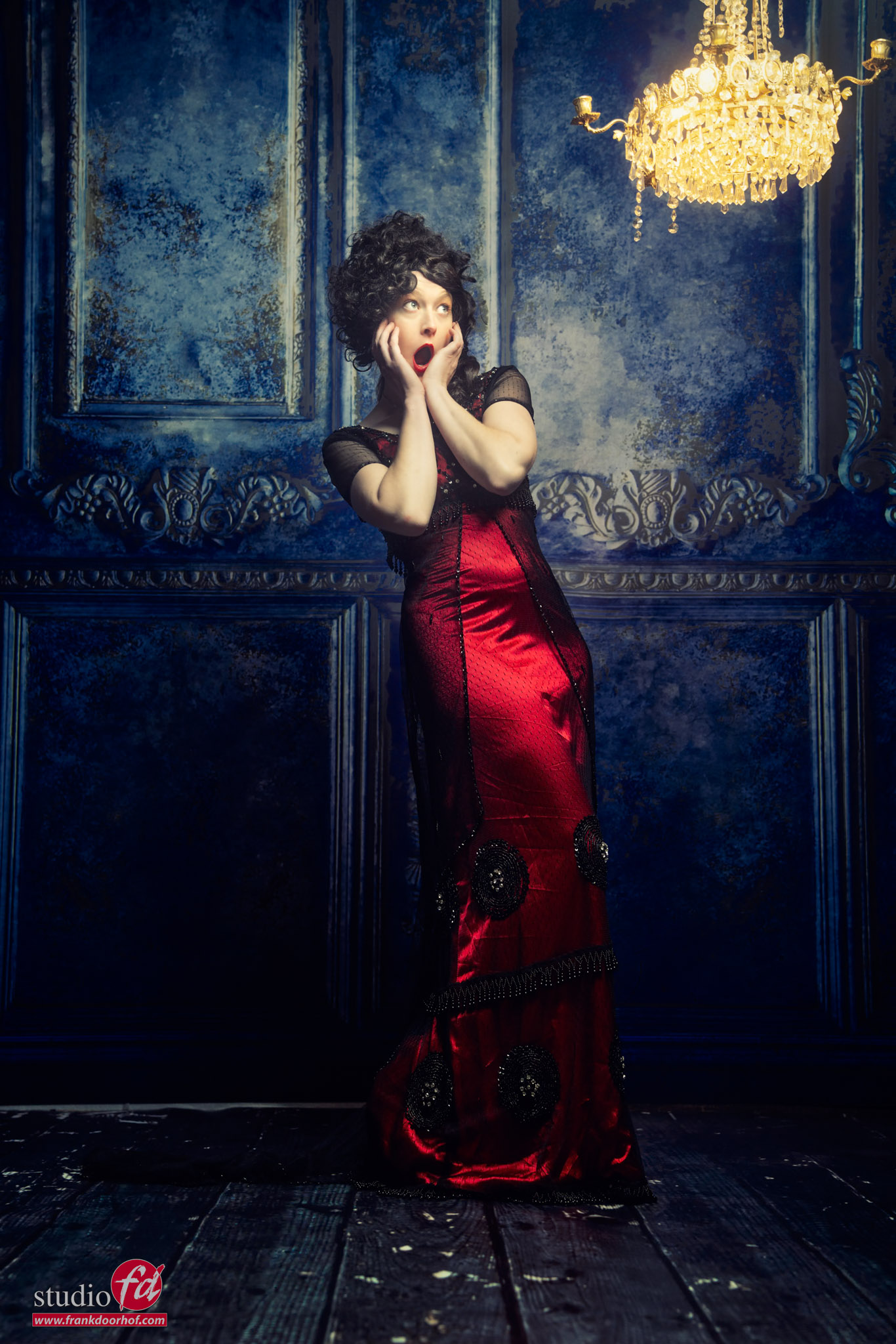 mixing lights: a chanelier and strobes