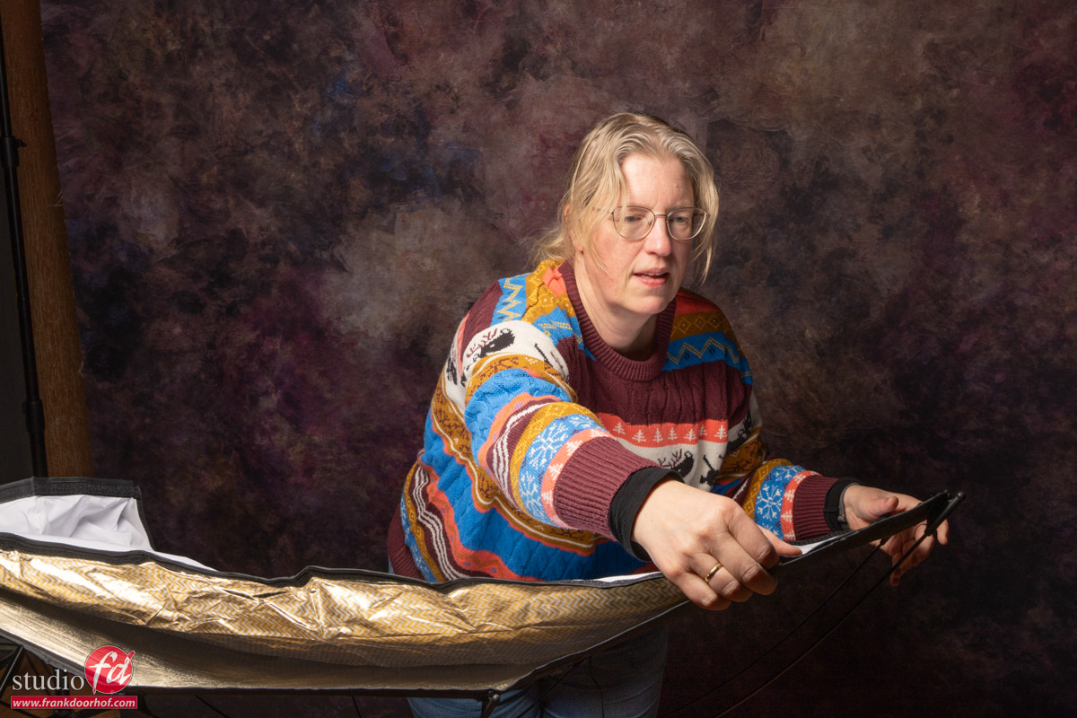 Annewiek putting the white side on the Geekoto Y-Wing Reflector